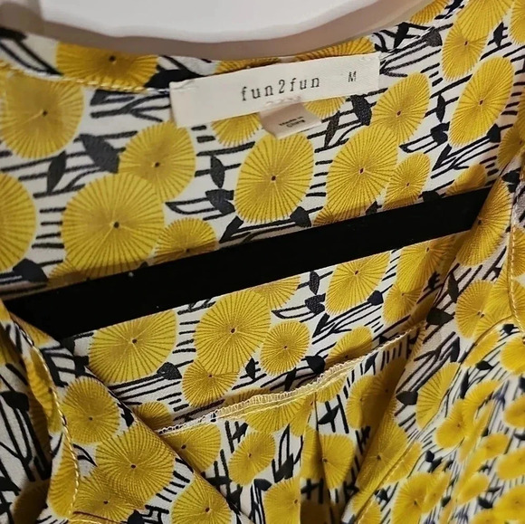 Fun2Fun Sheer‎ Tank/Blouse - Size Medium - Yellow/Black - Picture 3 of 4